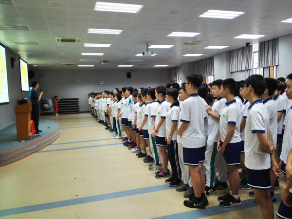 乘风破浪 勇攀高峰——记新初三动员大会