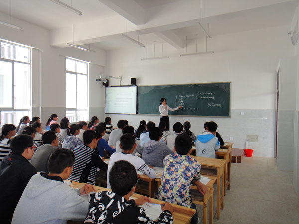 中大附中与凤庆三中合作办学签约 暨揭牌仪式在凤庆县举行