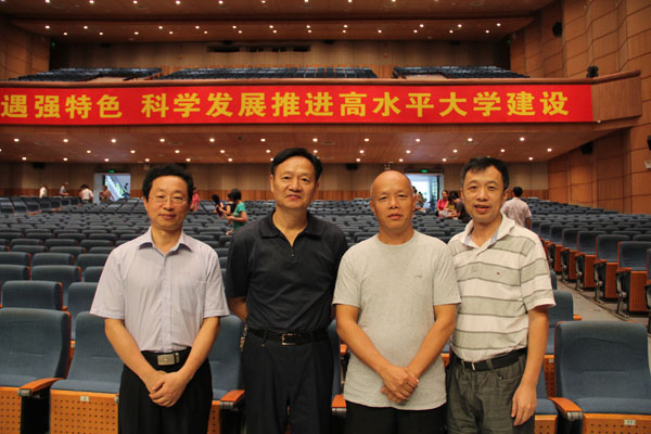 父母怎样陪伴孩子的青春期 ——刘良华教授在我校举行家庭教育讲座