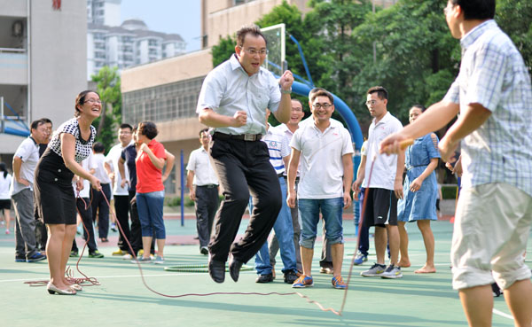 走下讲坛，你依然活力与美 ——中大附中教师节趣味运动会活力上演
