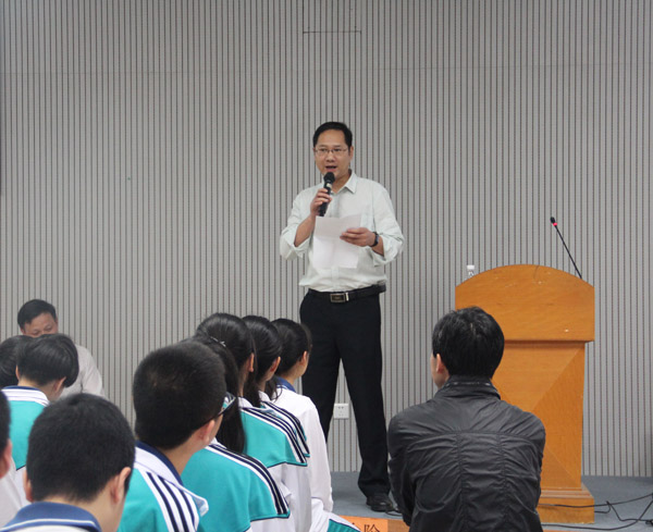 师生凝神聚气 助力中考备考 ----记2016届初三年级中考鼓劲大会