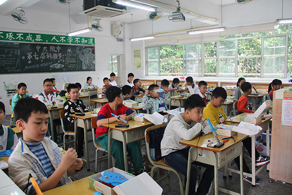 2016年广州市青少年电子制作锦标赛在我校举行