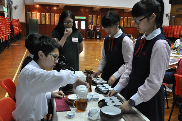 我校教师赴香港保良局胡忠中学交流圆满成功