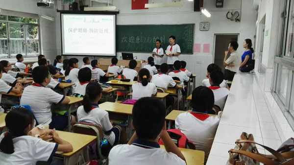 眼科教授走进附中课堂