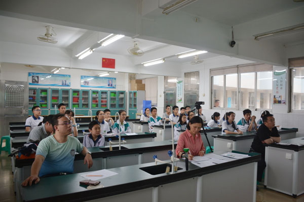 “我与化学”校内答辩赛举行