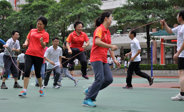 走下讲坛，你依然活力与美 ——中大附中教师节趣味运动会活力上演