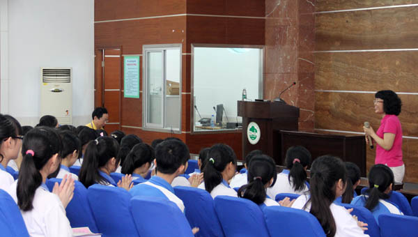 广州市37中、花都长岗中学师生到访我校