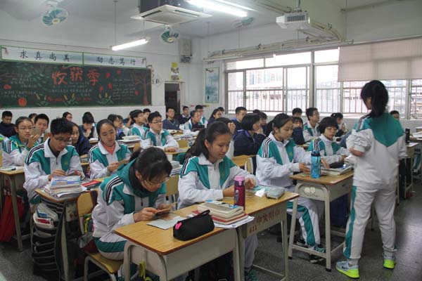 我校班会公开课评比活动圆满结束