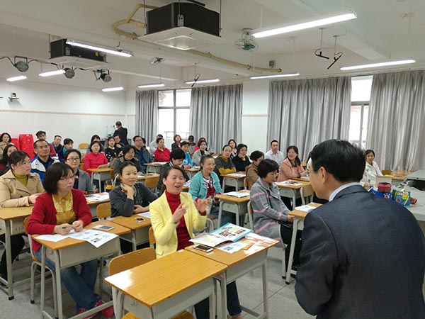 科学饮食使青少年更健康的成长 ——营养专家陈超刚教授来我校作讲座