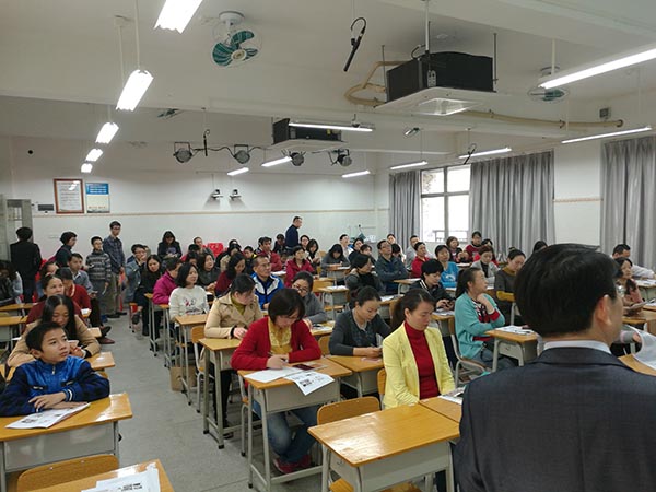 科学饮食使青少年更健康的成长 ——营养专家陈超刚教授来我校作讲座