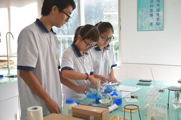 见证晶体的成长 ——记大晶体制作比赛