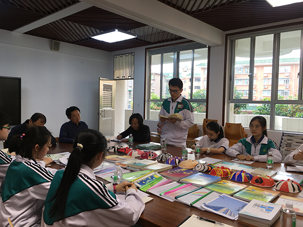 师生零距离，共建和谐美丽校园——记学生干部与校领导座谈会