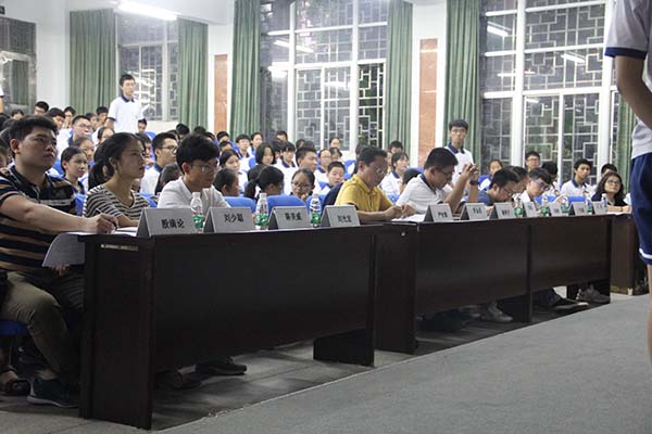 胡阳同学当选中大附中第二十三届学生会主席