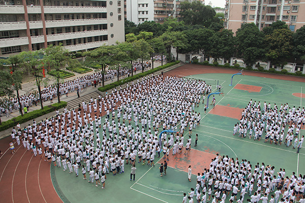 学校为高考中考出征壮行