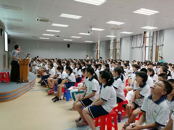 做文明守纪的中学生