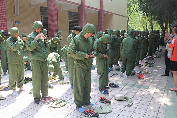 一次受益匪浅的社会实践活动——记初二年级三防演练及陶艺培训