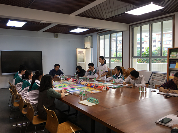 师生零距离，共建和谐美丽校园——记学生干部与校领导座谈会