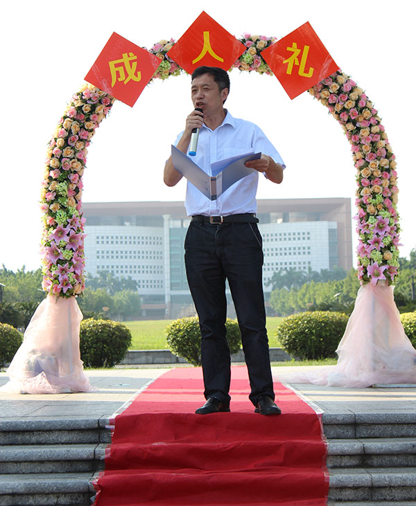 高三学生举行成人仪式活动