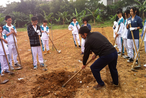 高二年级学农顺利结束 