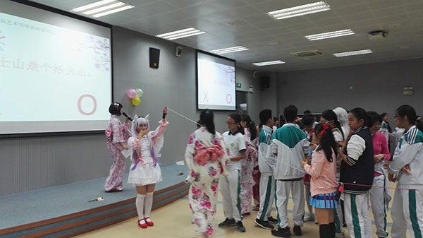 日语班同学体验“日本文化祭”活动