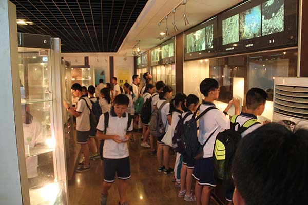 高一级学生参观中大地质博物馆