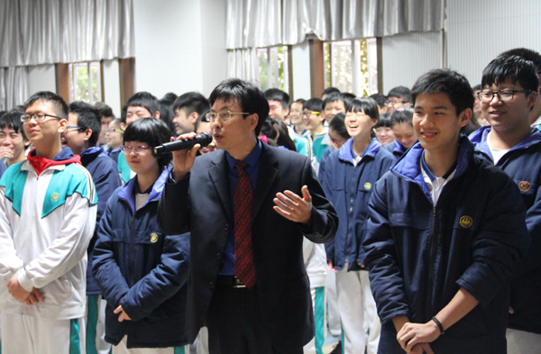 三年磨一剑,六月试锋芒 ——2015届中考百日倒计时鼓劲大会侧记