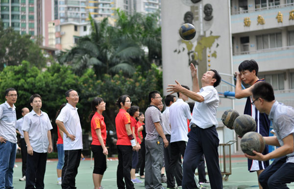 走下讲坛，你依然活力与美 ——中大附中教师节趣味运动会活力上演