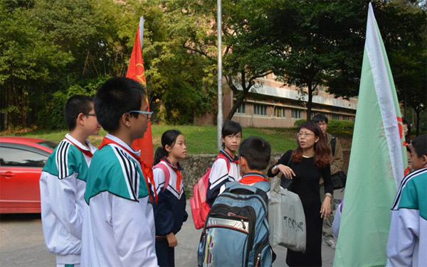 手拉手,共环保 ——记“团队手拉手,爱国主义教育基地行”活动