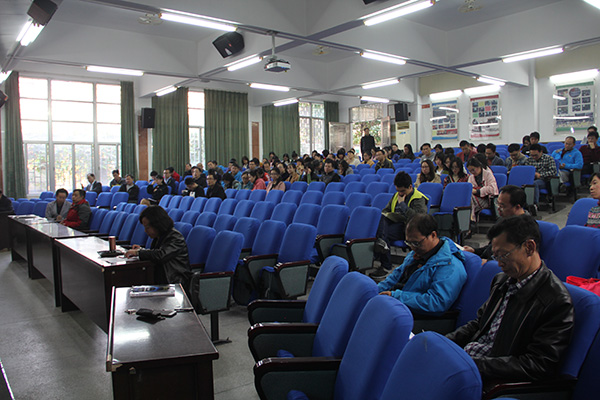 师徒共读,几家争鸣 ——我校举行《核心素养导向的课堂教学》读书报告会