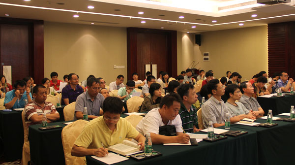 薪火相传，再续辉煌 ——我校2015届中高考备考研讨会召开